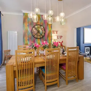 https://the-milton-stylish-terraced.yorkshirehotels.net