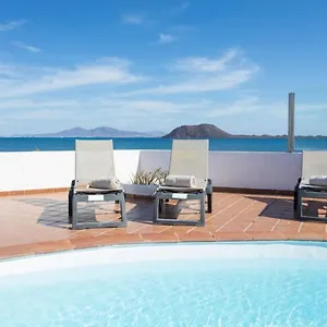 Beachfront Remos With Lobos Island View, Private Pool, Wifi & Bbq By Amazzzing Travel Corralejo